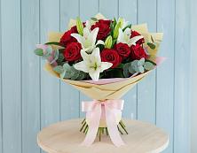 Букет цветов из:  Лилии и Розы в Воскресенском