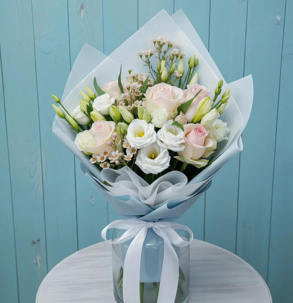 Букет цветов из: Розы и Лизиантусы в Воскресенском