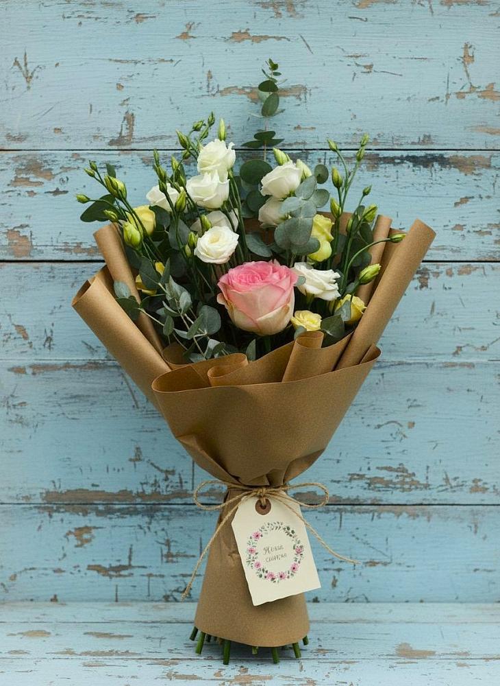 Букет цветов из: Розы и Лизиантусы в Воскресенском