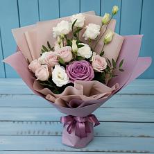 Букет цветов из:  Розы и Лизиантусы в Воскресенском