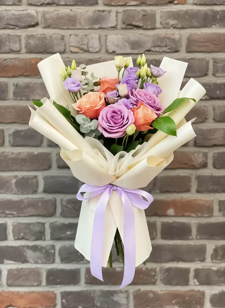 Букет цветов из: Лизиантусы и Розы в Воскресенском