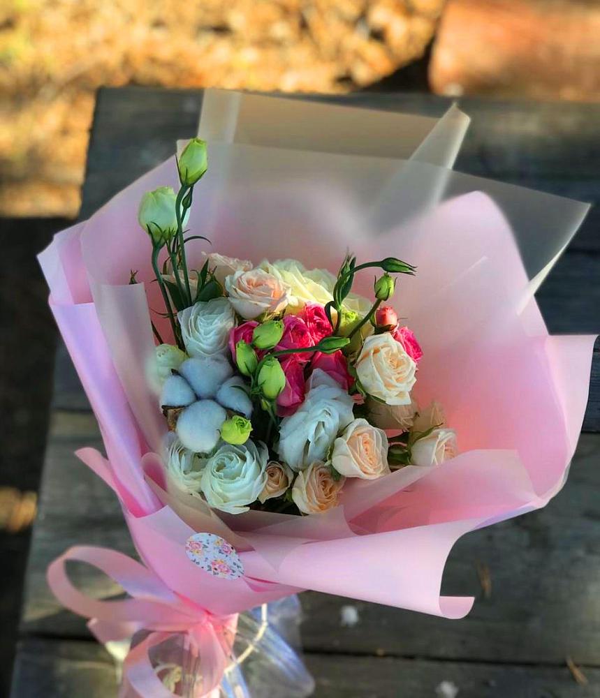 Букет цветов из: Розы и Лизиантусы в Воскресенском