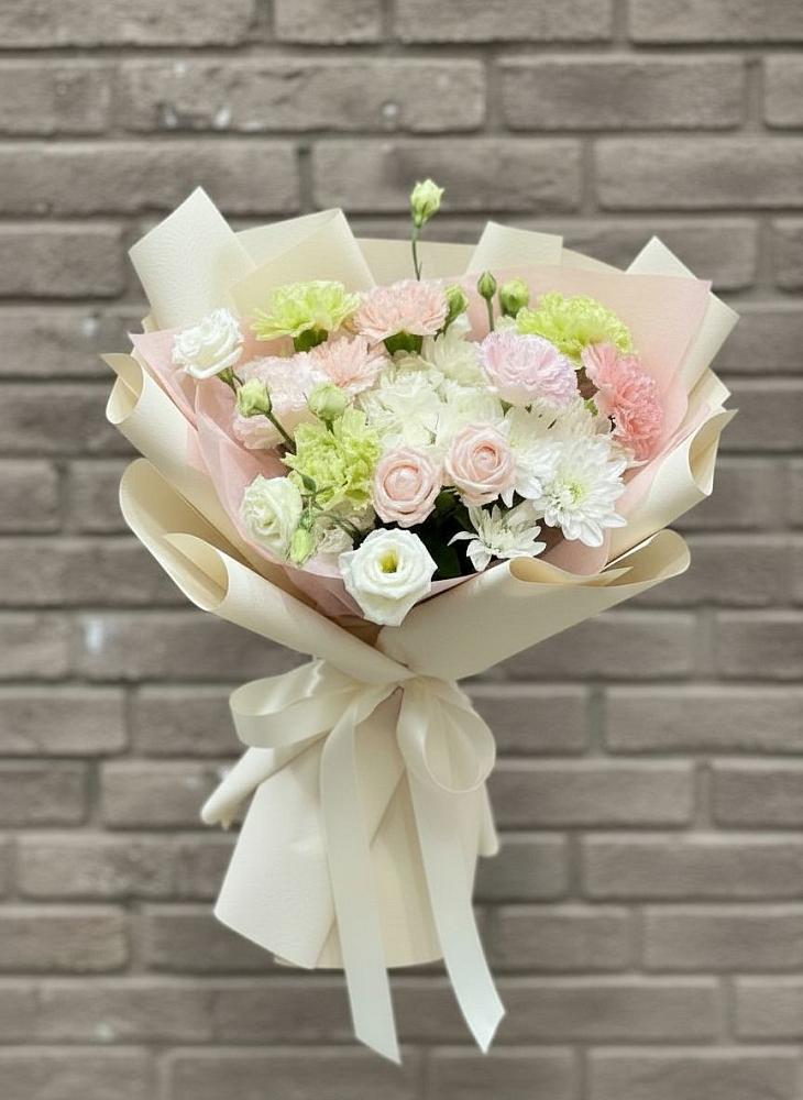 Букет цветов из: Гвоздики, Розы, Лизиантусы и Хризантемы в Воскресенском
