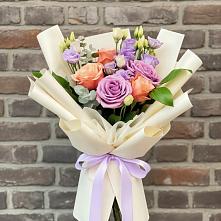 Букет цветов из:  Лизиантусы и Розы в Воскресенском