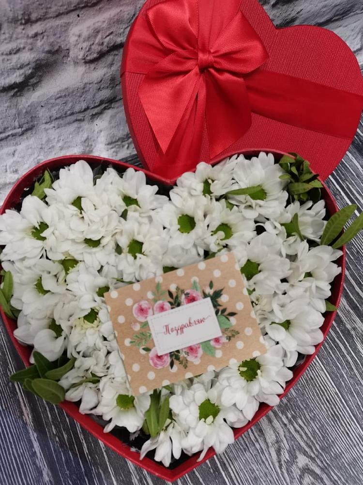 Цветочная композиция из Хризантемы в виде сердца в Воскресенском