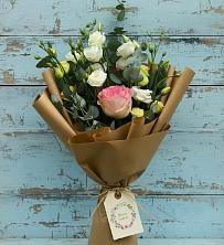 Букет цветов из:  Розы и Лизиантусы в Воскресенском