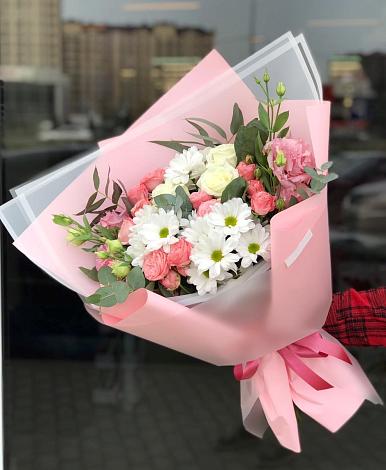 Букет цветов из: Розы, Лизиантусы и Хризантемы в Воскресенском