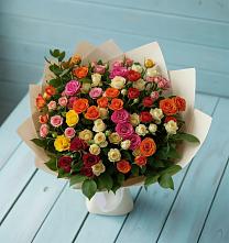 Букет Микс из разноцветных кустовых роз в Воскресенском